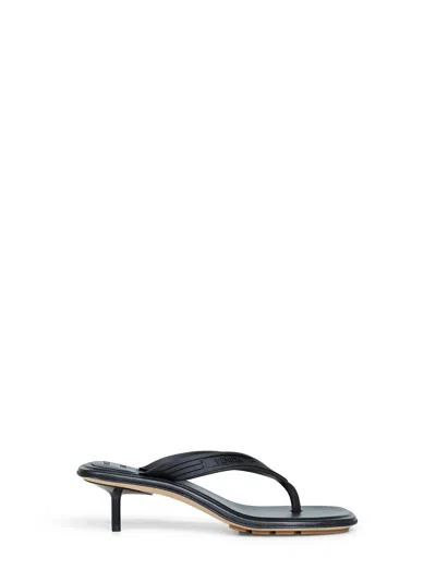 Bottega Veneta Black Matte Rubber Sampieri Thong Sandals In Blue