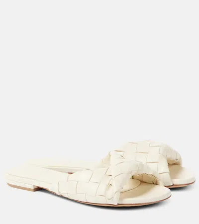 Bottega Veneta Blink Intrecciato Leather Slides In Off-white