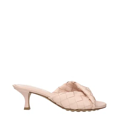 Bottega Veneta Blink Intrecciato Lambskin Leather Sandal In New Cameo