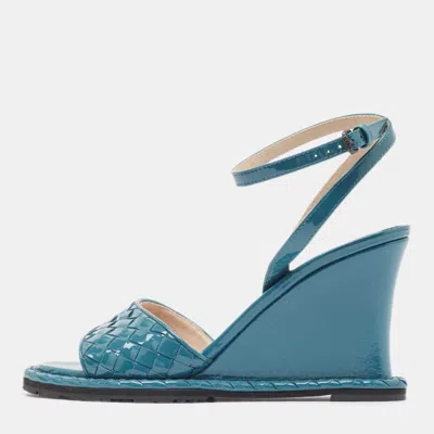 Pre-owned Bottega Veneta Blue Intrecciato Patent Leather Wedge Ankle Strap Sandals Size 36