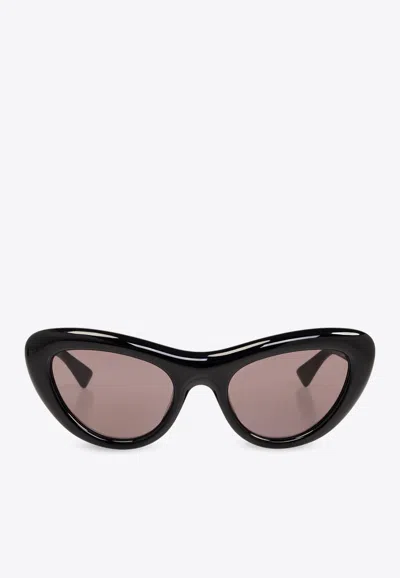 Bottega Veneta Curvy Cat Eye Sunglasses In Black