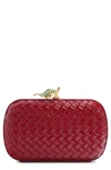 Bottega Veneta Borsa Knot Intrecciato Patent Leather Clutch In 6392 Apple Candy-m Brass
