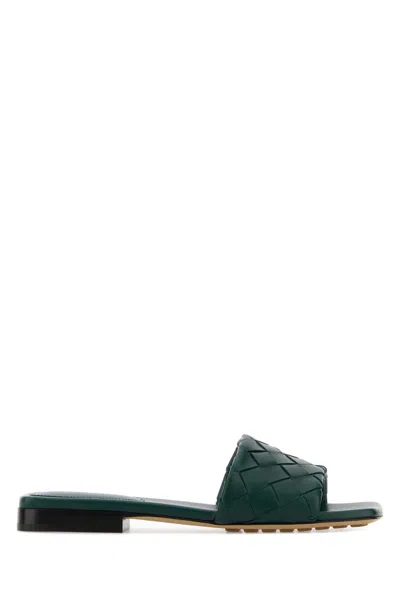 Bottega Veneta Bottle Green Leather Parco Slippers In Black