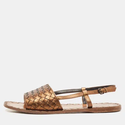 Pre-owned Bottega Veneta Bronze Intrecciato Leather Calvados Flat Sandals Size 40 In Brown