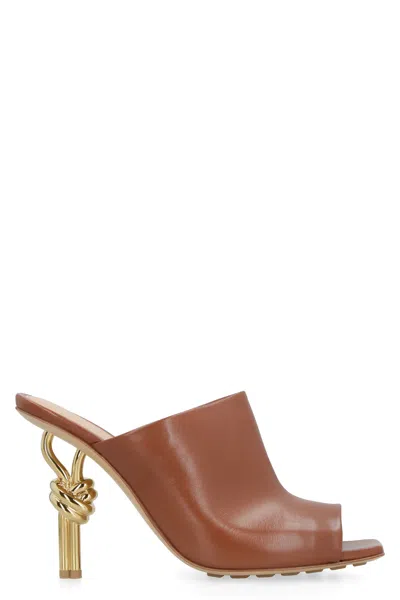 Bottega Veneta Knot 90mm Leather Mules In Brown