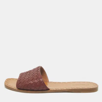 Pre-owned Bottega Veneta Burgundy Intrecciato Leather Flat Slides Size 40