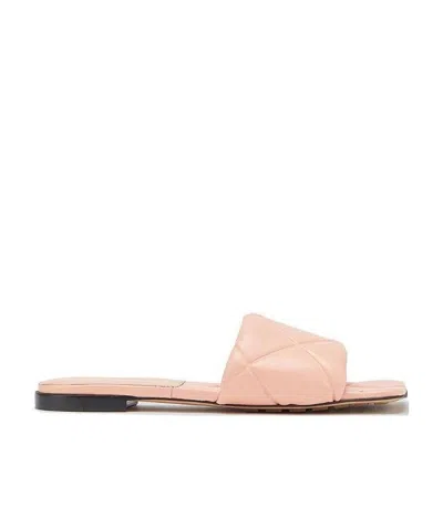 Bottega Veneta Bv Lido Flat Sandals In Nude