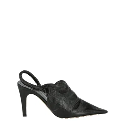 Bottega Veneta Bv Point Leather Pumps In Black