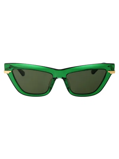 Bottega Veneta Logo Sunglasses In Green