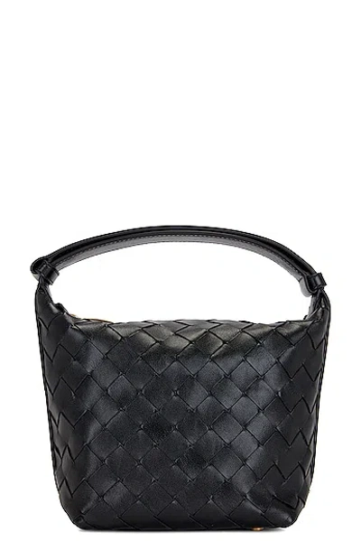 Bottega Veneta Intrecciato Woven Handbag In Black
