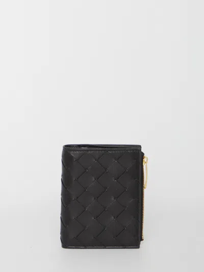 Bottega Veneta Cartera Bifold Intrecc Negro Zip Dorado In Black