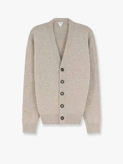 Bottega Veneta Mens Fleece Melange Intrecciato Elbow-patch Cashmere-blend Cardigan In Gray