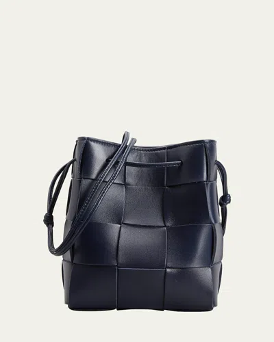 Bottega Veneta Small Intreccio Leather Bucket Bag In Space