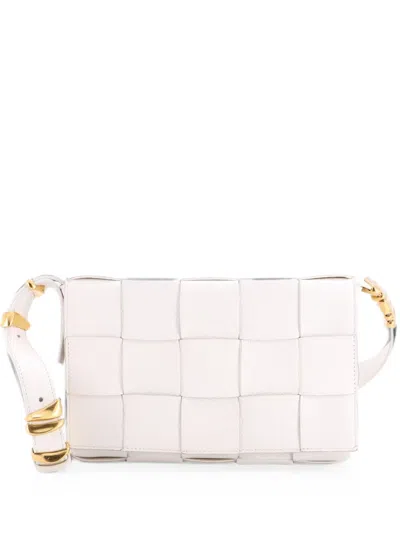 Pre-owned Bottega Veneta Cassette Maxi Intrecciato Grained Leather Crossbody Bag In White