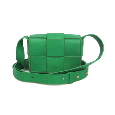 Pre-owned Bottega Veneta Cassette Maxi Intrecciato Leather Green Leather Clutche & Pouche Bag ()