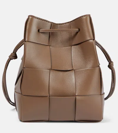 Bottega Veneta Cassette Small Leather Bucket Bag In Brown