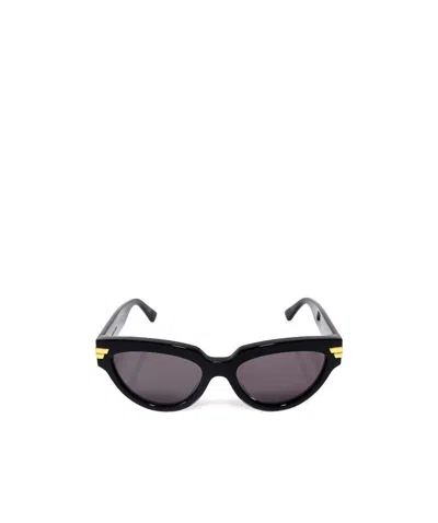 Bottega Veneta Cat's Eye Frame Sunglasses In Gray