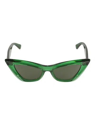 Bottega Veneta Cat Eye Frame Sunglasses In Green