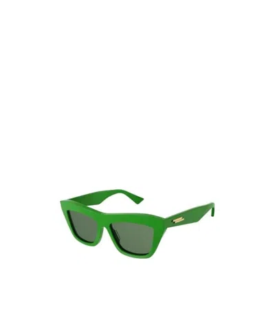 Bottega Veneta Cat-eye Frame Sunglasses In Green