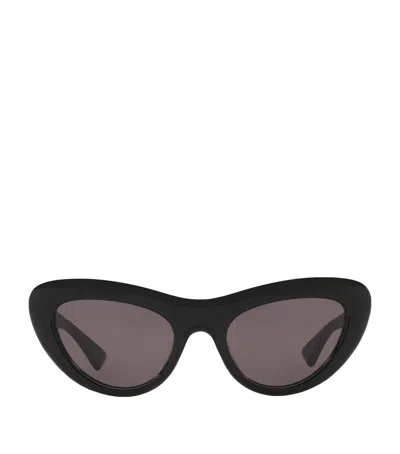 Bottega Veneta Cat Eye Sunglasses In Black