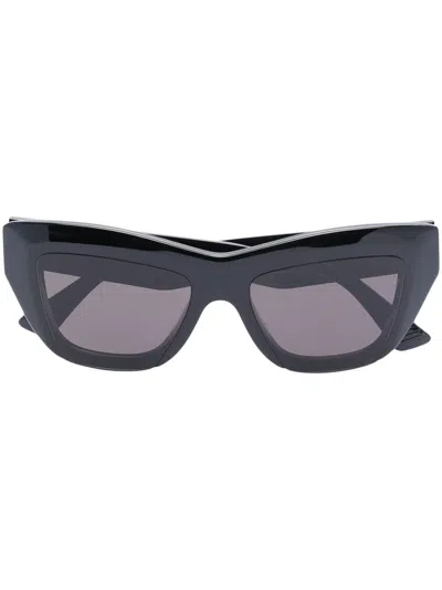 Bottega Veneta Cat-eye Sunglasses In Black