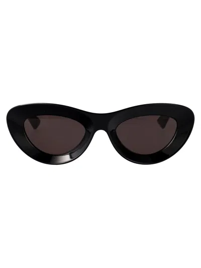 Bottega Veneta Cat Eye Sunglasses Bv1325 S 001 In Black