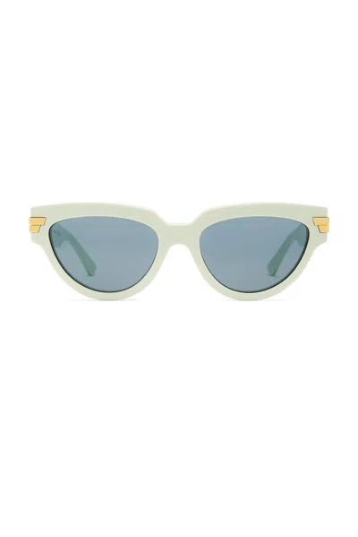 Bottega Veneta Cat Eye Sunglasses In Green