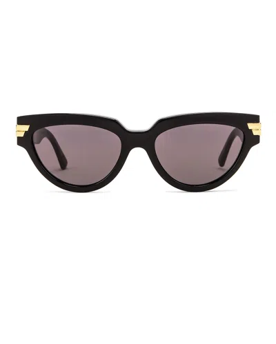 Bottega Veneta Cat Eye Sunglasses In Shiny Black & Grey