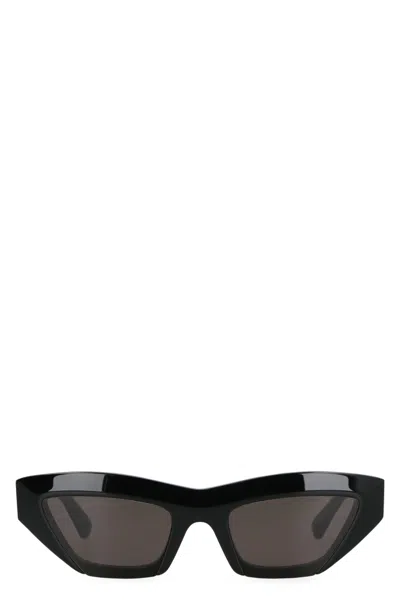 Bottega Veneta Cateye Sunglasses In Black