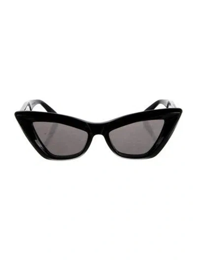Pre-owned Bottega Veneta Cat-eye Tinted Sunglasses In Black