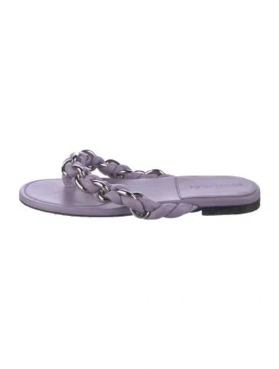 Pre-owned Bottega Veneta Chain-link Accent Leather Flip Flops In Purple