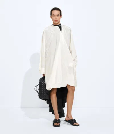 Bottega Veneta Chemise En Taffetas De Soie Délavé In Neutral