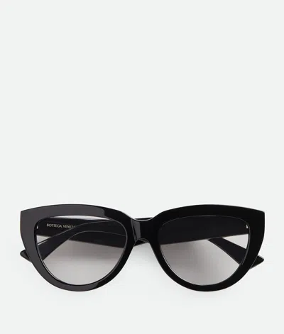 Bottega Veneta Classic Recycled Acetate Cat Eye Brille In Black/clear