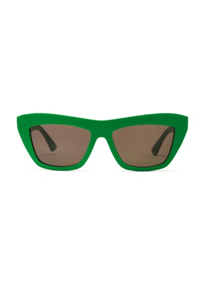 Bottega Veneta Green Cat-eye Sunglasses In 005 Green