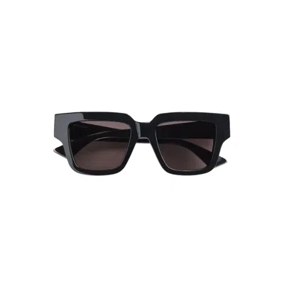Bottega Veneta Classic Square Sunglasses In Black