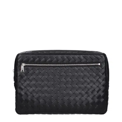 Bottega Veneta Intrecciato Zipped Laptop Sleeve In Black
