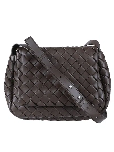 Bottega Veneta Intrecciato Leather Messenger Bag In Green