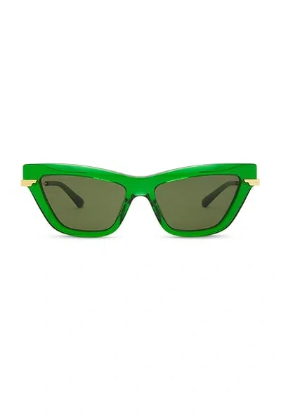 Bottega Veneta Logo Sunglasses In Green