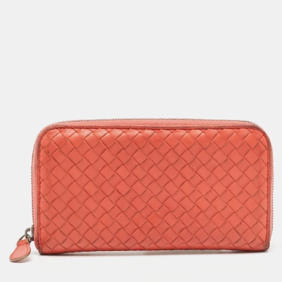 Pre-owned Bottega Veneta Coral Red Intrecciato Leather Zip Around Wallet