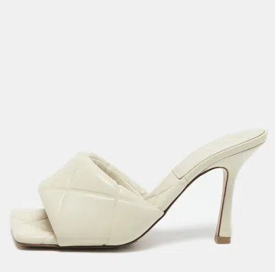Pre-owned Bottega Veneta Cream Quilted Leather Lido Slide Sandals Size 37