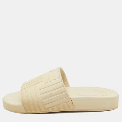 Pre-owned Bottega Veneta Cream Rubber Pool Slides Size 37