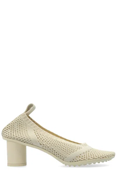 Bottega Veneta Crochet Pumps In Beige