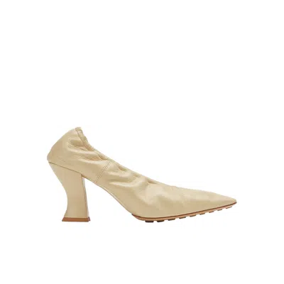 Pre-owned Bottega Veneta Crushed Leather Pumps In Beige