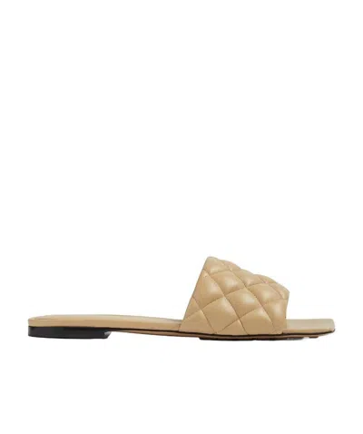 Bottega Veneta Diamond Quilted Flip-flops In Nude