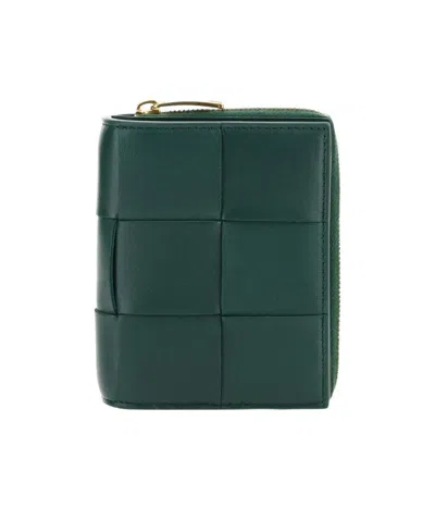 Bottega Veneta Double Fold Zipper Purse In Green