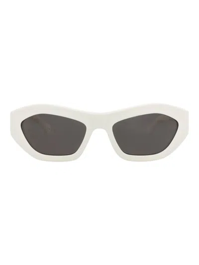 Bottega Veneta Elegant Women's Mini Sunglasses In White