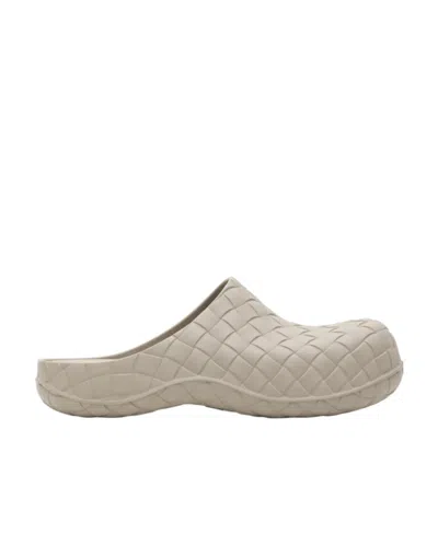 Bottega Veneta Embossed Intrecciato Print Clogs In Nude