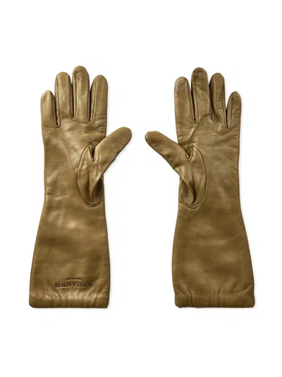 Bottega Veneta Embossed Logo Leather Gloves In Green