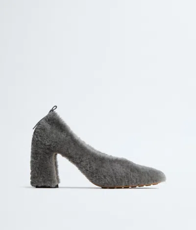 Bottega Veneta Shearling Pumps 90 In Gray