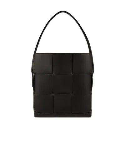 Bottega Veneta Extra-large Arco Shoulder Bag In Black